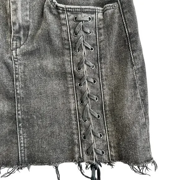 Blank NYC Lace Up Front Denim Mini Skirt Black Size 25 Fray Raw Hem - Picture 3 of 7